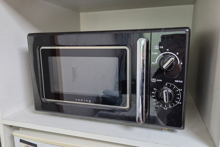 Fully furnished studio apartment, walking dis 11th image