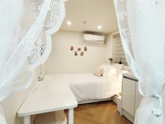 Room 202 0th image