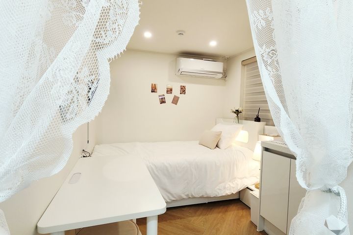 Room 202 0th image