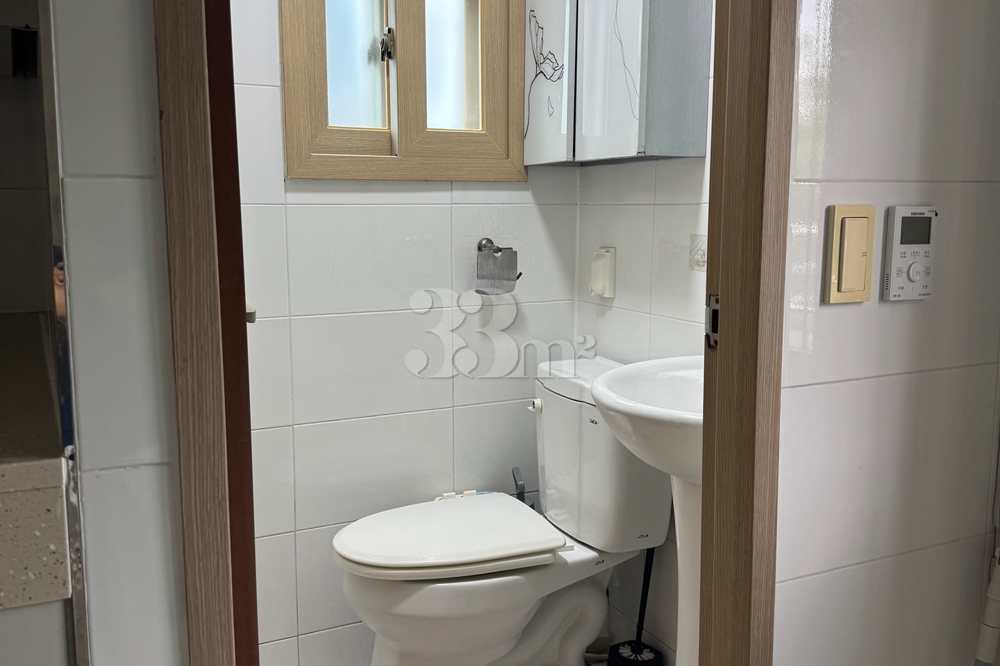 Studio apartment with a terrace near the back 5th image