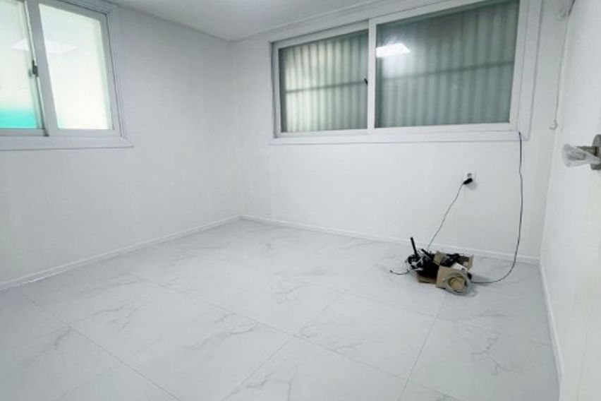 Two-room apartment near the subway station, i 1th image