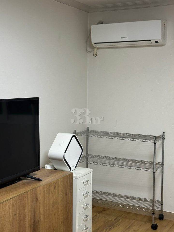 Semi-separated studio near Nonhyeon Station 4th image