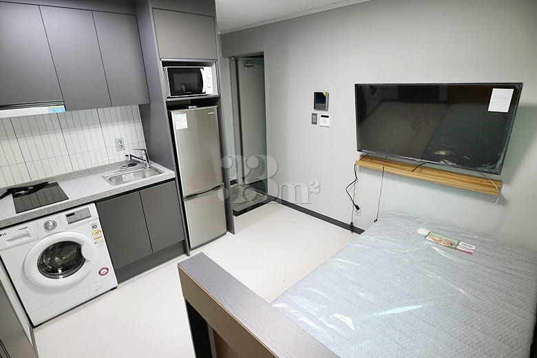 Fully furnished, great for living alone. 1th image