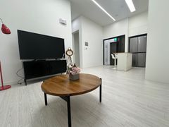 Brand-new two-room unit, parking available. 2th image