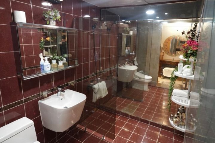 50-pyeong, three-bedroom apartment near a sub 11th image