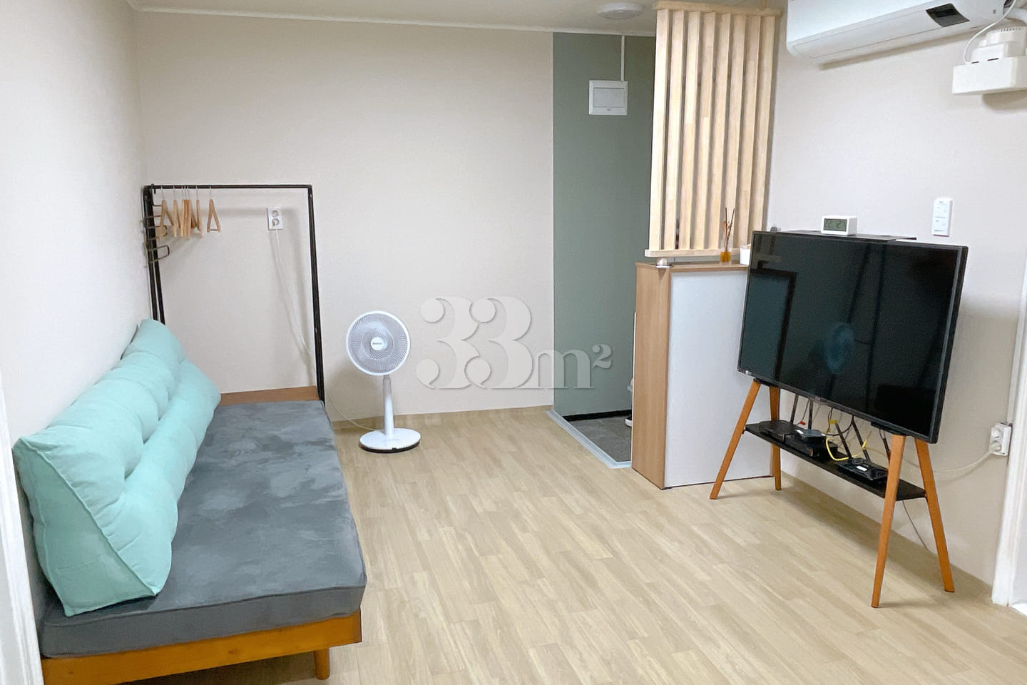 Fully furnished two-room unit, 1 minute from  4th image