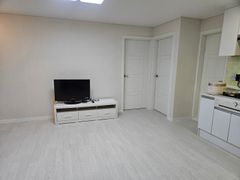Three-room apartment near Machi Square 0th image