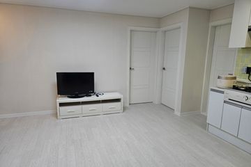 Three-room apartment near Machi Square