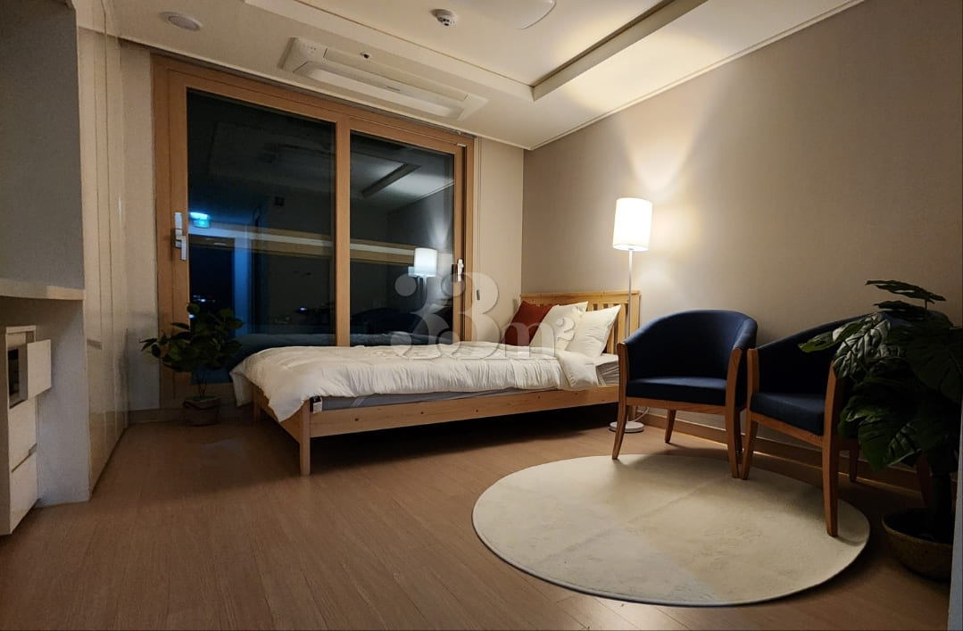 Fully-furnished studio apartment near Jeju Po 2th image