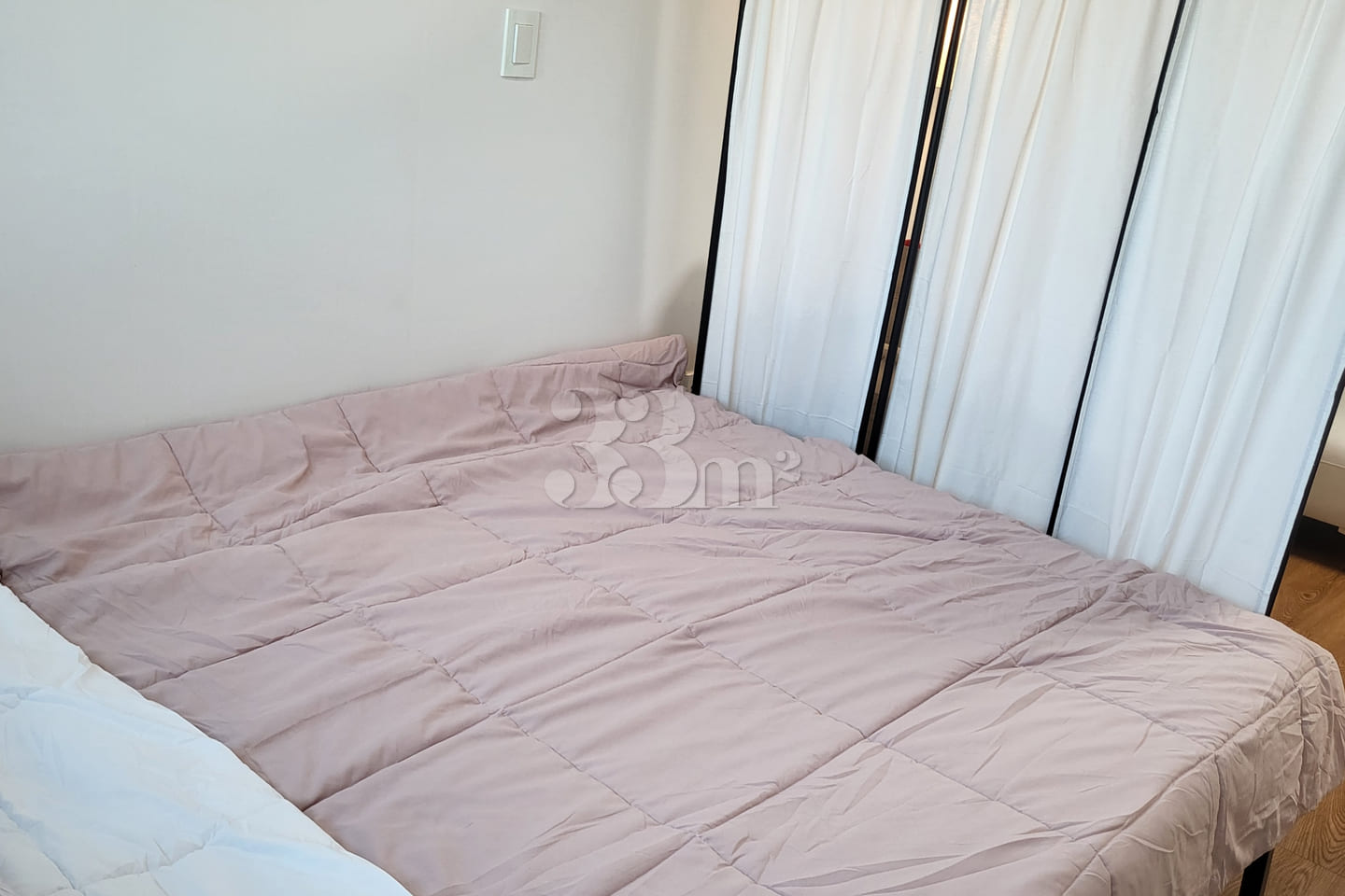 Spacious room, stylish room, close to the sta 4th image