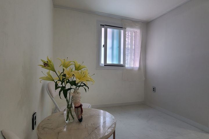 2 bedrooms, fully renovated, right next to th 7th image