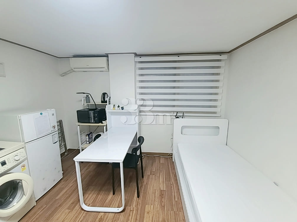 Clean studio apartment near the station 23 3th image