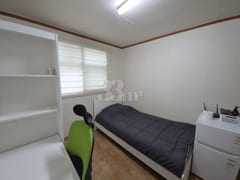 Room 103 4th image
