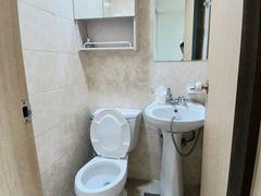 Room 202 7th image