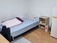 Clean, TV, bidet, parking 2th image