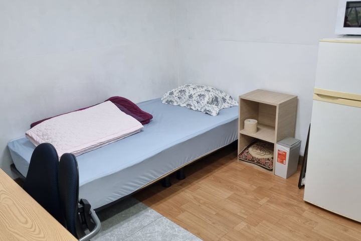 Clean, TV, bidet, parking 2th image