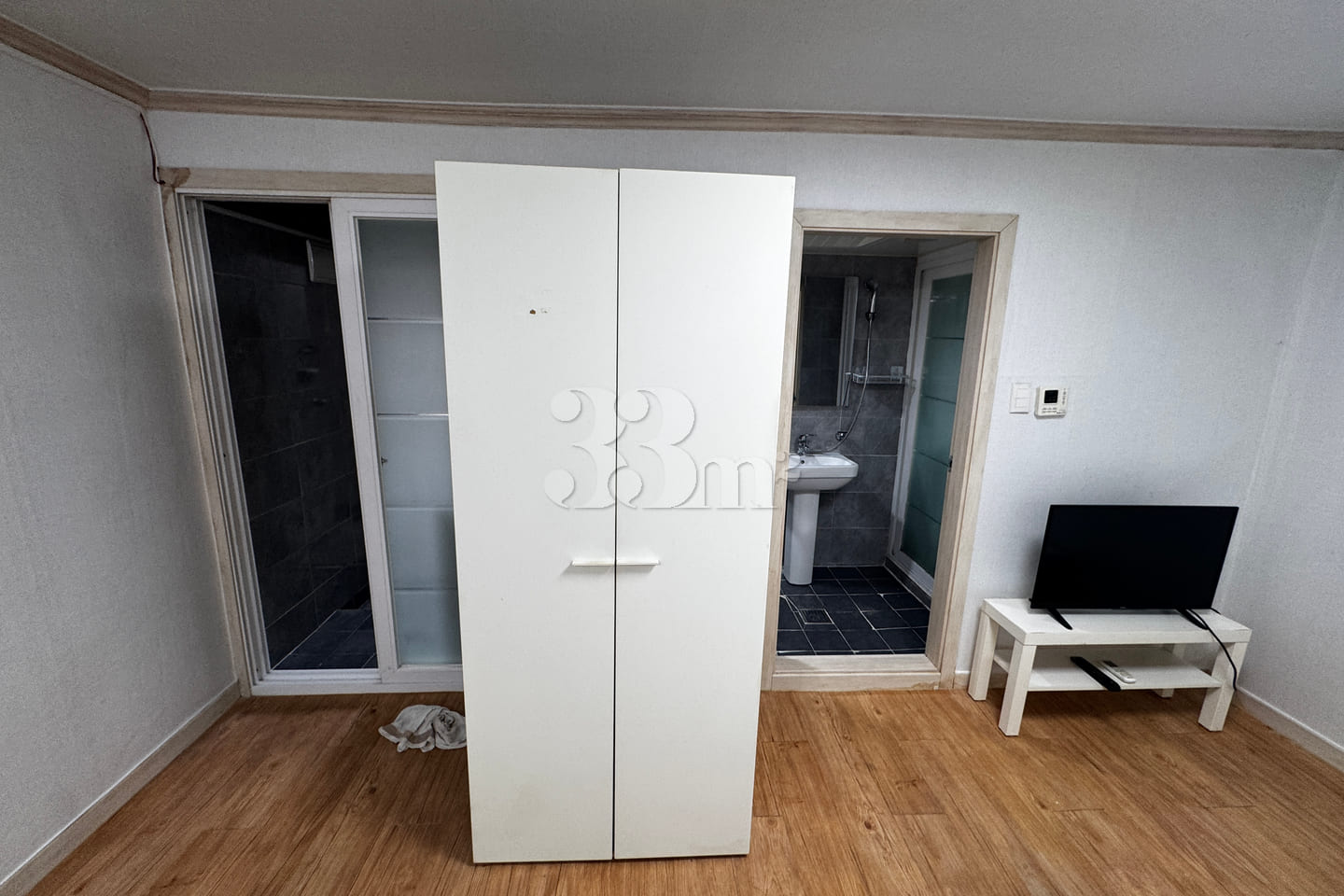 Studio apartment in a quiet residential area. 3th image
