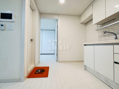 Oryudong Station / Luxury Two-Room Apartment 3th image