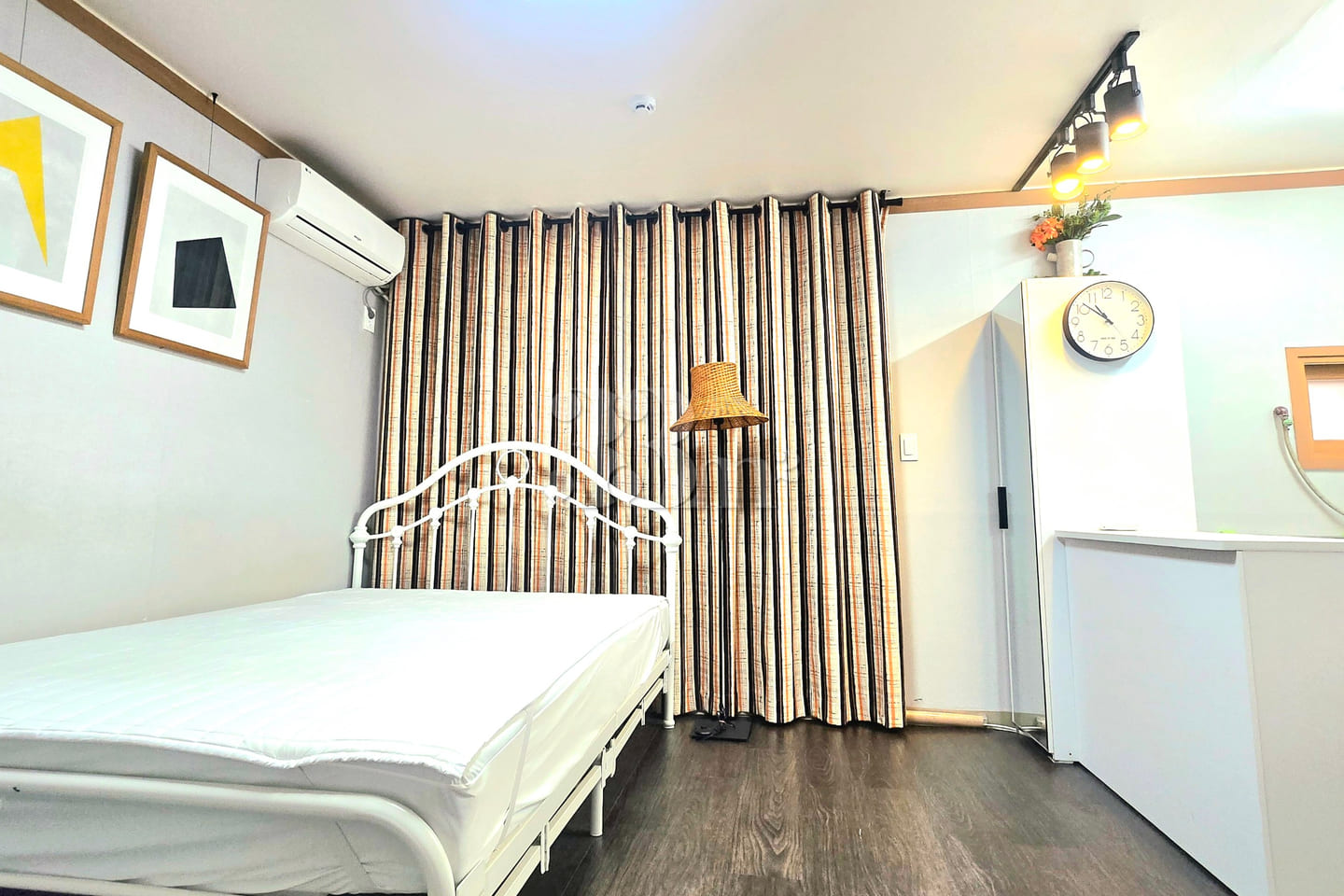 Neat Studio in Mangwon (Unit 201) 5th image