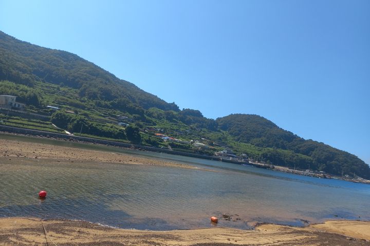 The sea and fishing. 3th image