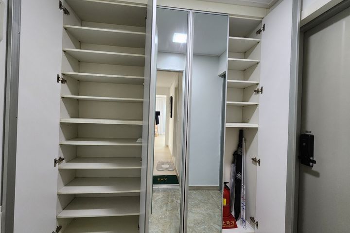 Three-room apartment in the prime location of 13th image