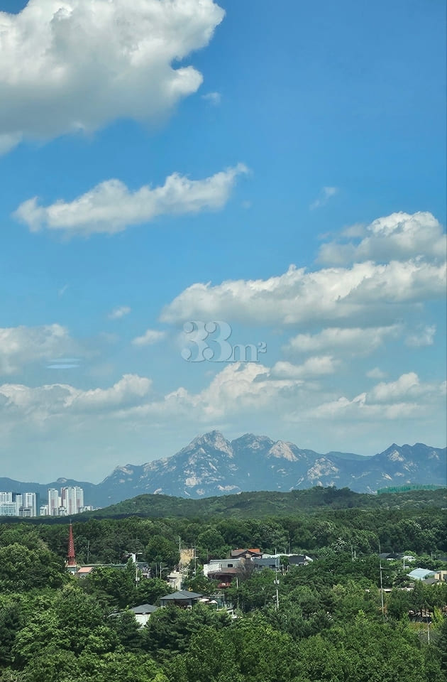 ♥️Sunrise over Bukhansan from Hwajeong Statio 9th image