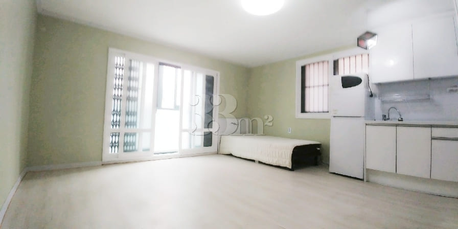 Large studio for families, convenient parking 0th image