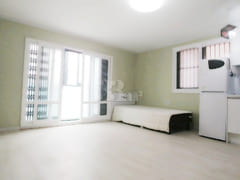 Large studio for families, convenient parking 0th image