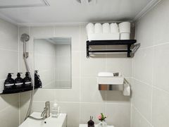 Room 202 4th image