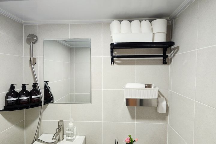Room 202 4th image
