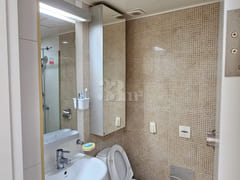 Spacious unit, 3 minutes from Gangnam Station 5th image