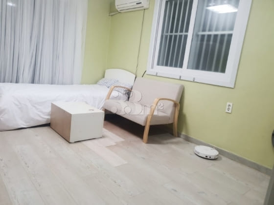 Top-tier fully furnished south-facing unit wi 1th image