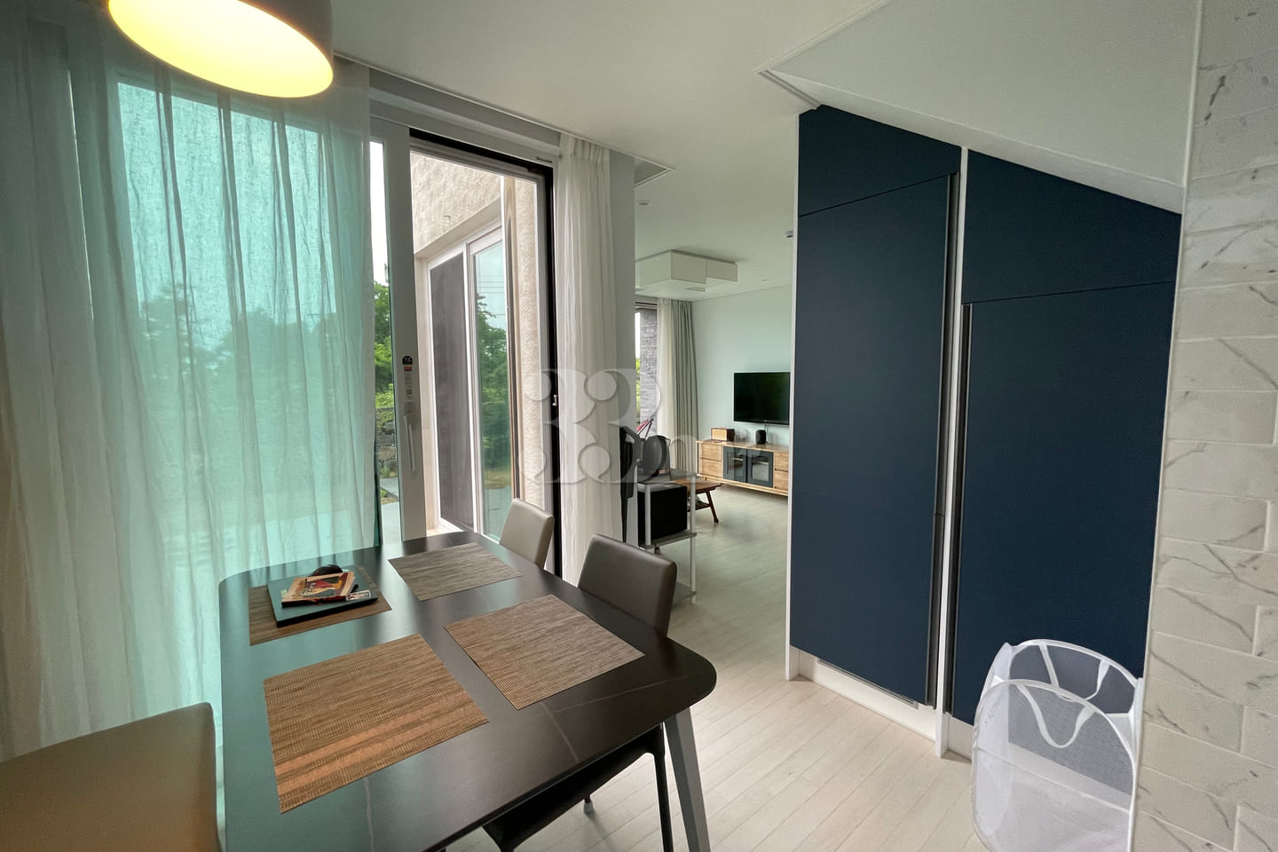 Detached house within walking distance of Hye 16th image