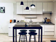 Gangnam Yeoksam Two-Bedroom Apartment with Fu 7th image