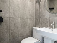 New Luxury Fully Furnished Unit 309 7th image