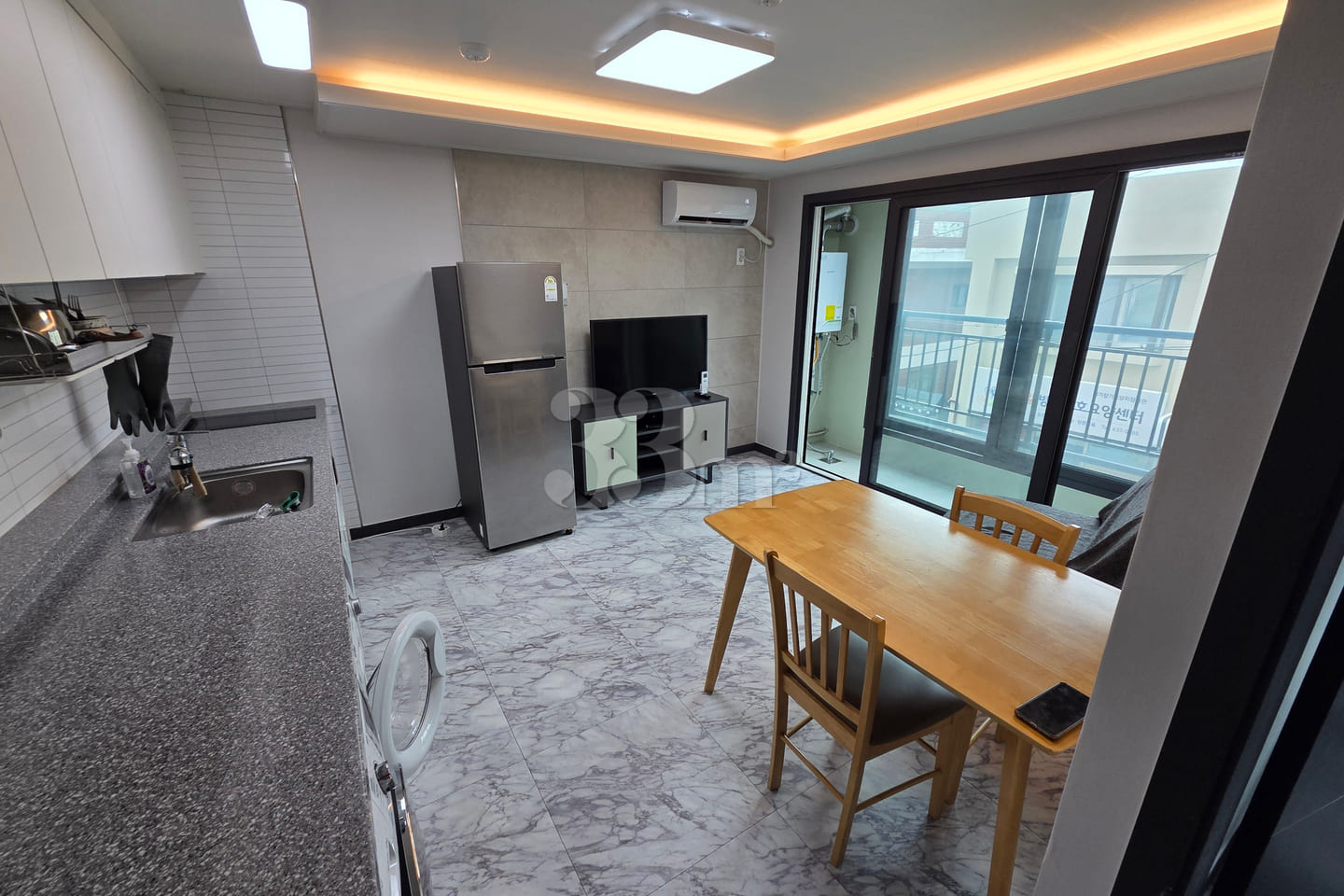 Fully furnished new-build 1.5-room unit 1th image