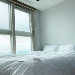 조용하고 아늑한 숙소 방 이미지