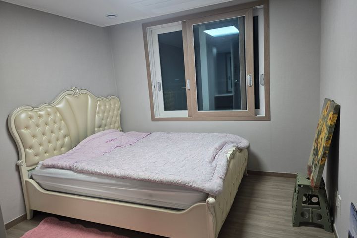 Newly built, fully furnished unit near Seodae 8th image