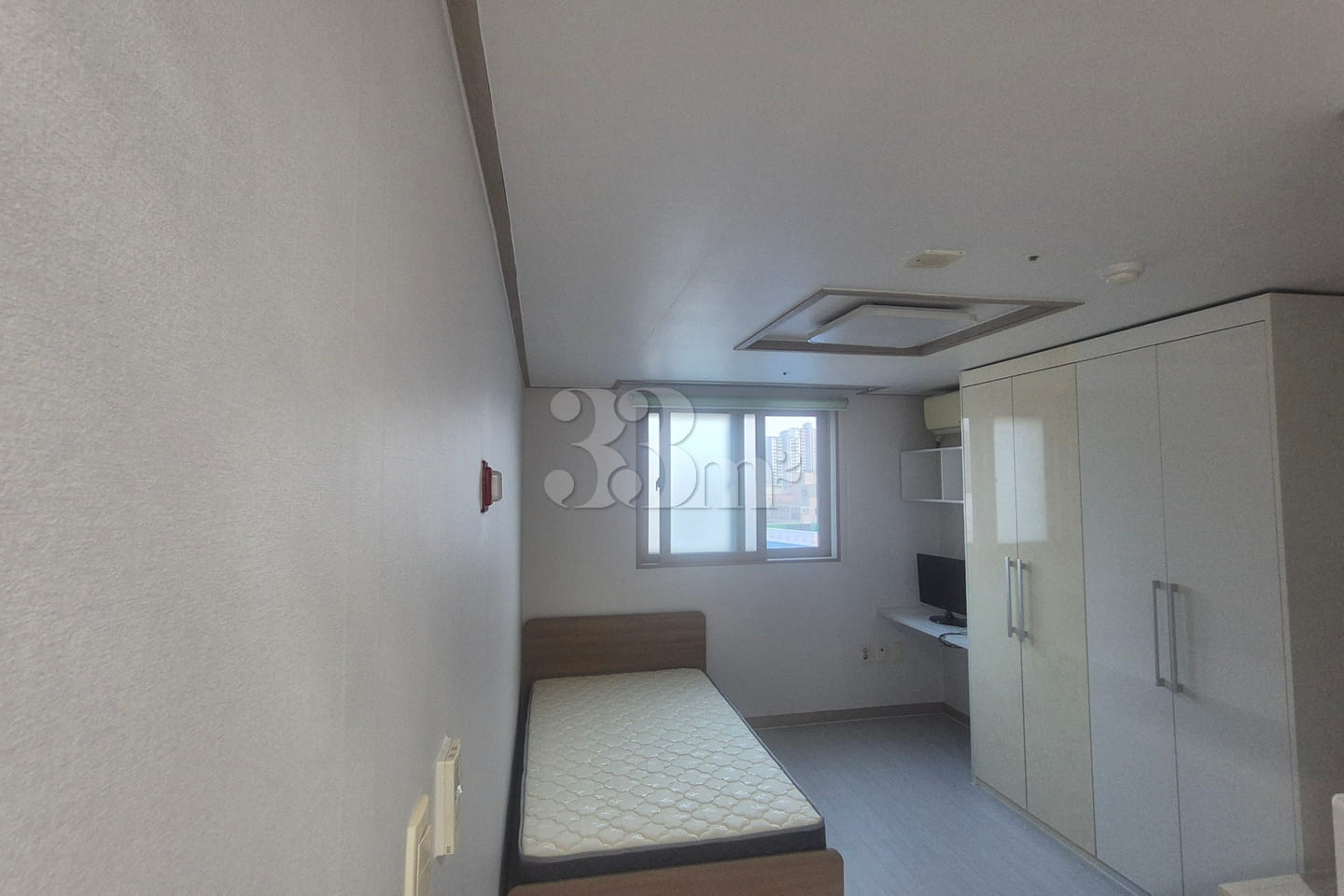 White-themed studio, 3 minutes from Mangpo St 9th image