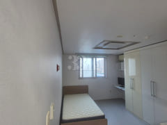 White-themed studio, 3 minutes from Mangpo St 9th image