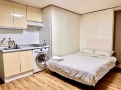 2 minutes from Nonhyeon Station (studio apart 2th image
