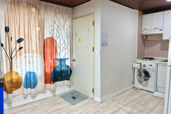 2-Room Unit, 4-Minute Walk from Ewha Womans U 0th image