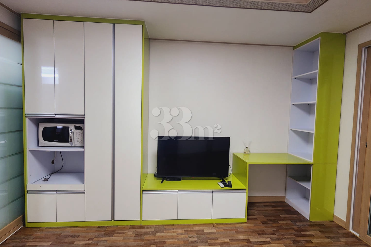 One-room apartment with a separate room near 0th image