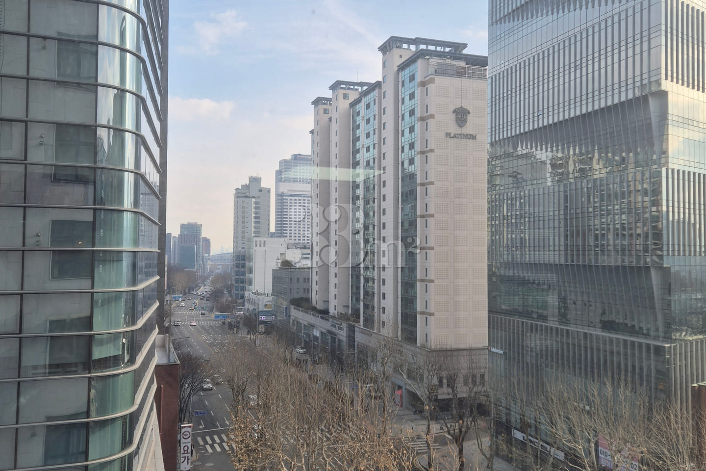 City view, super close to the subway station, 3th image