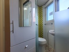 Fully furnished, women-only accommodation nea 6th image