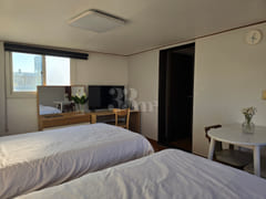 2 beds, separate kitchen 6th image