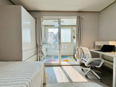 Women-only, fully furnished apartment near th 0th image