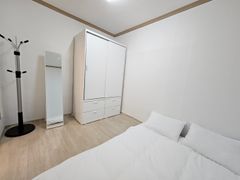 Accommodation next to Songjeong Beach Pine Fo 3th image