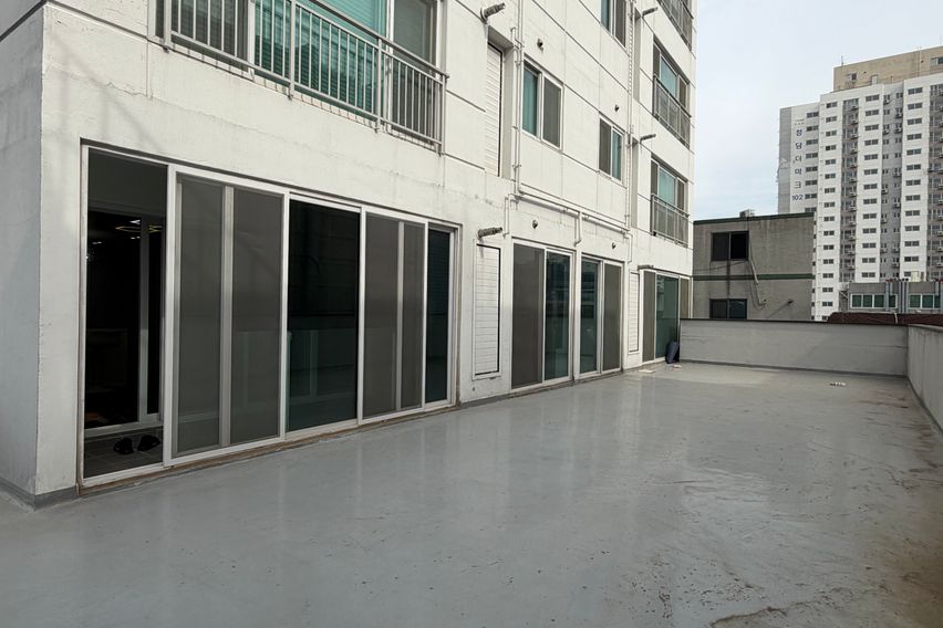 야외 테라스가 넓은 집