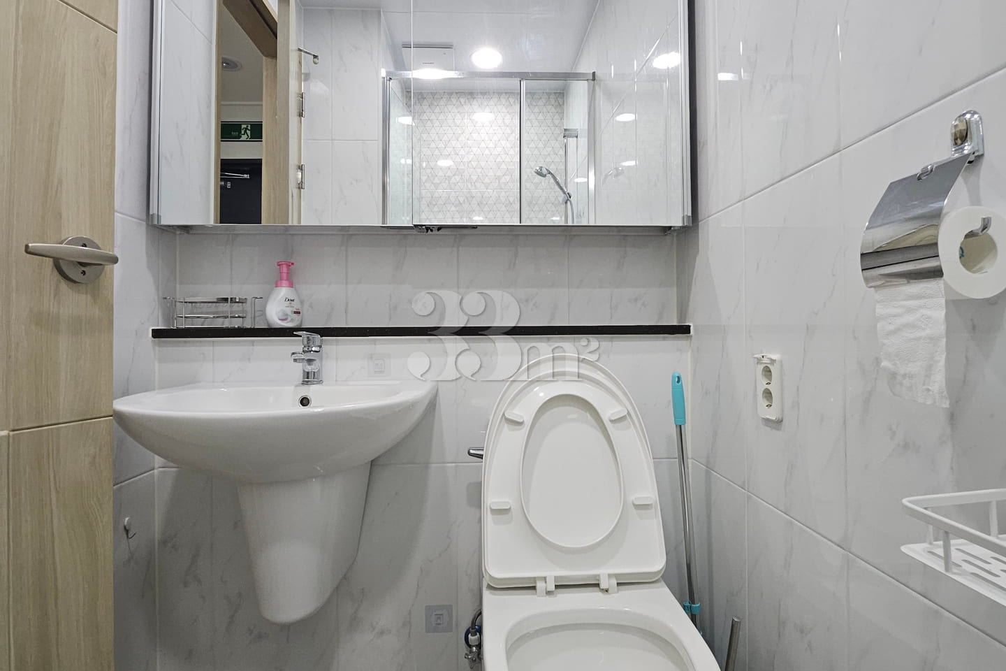 Quiet, clean accommodation 6 minutes from Gas 17th image